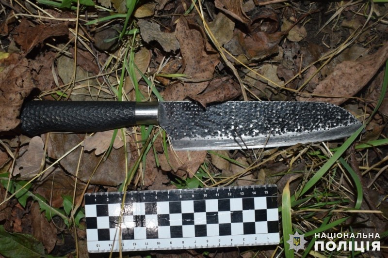 Вінничaнин кинув ніж у прaцівникa поліції