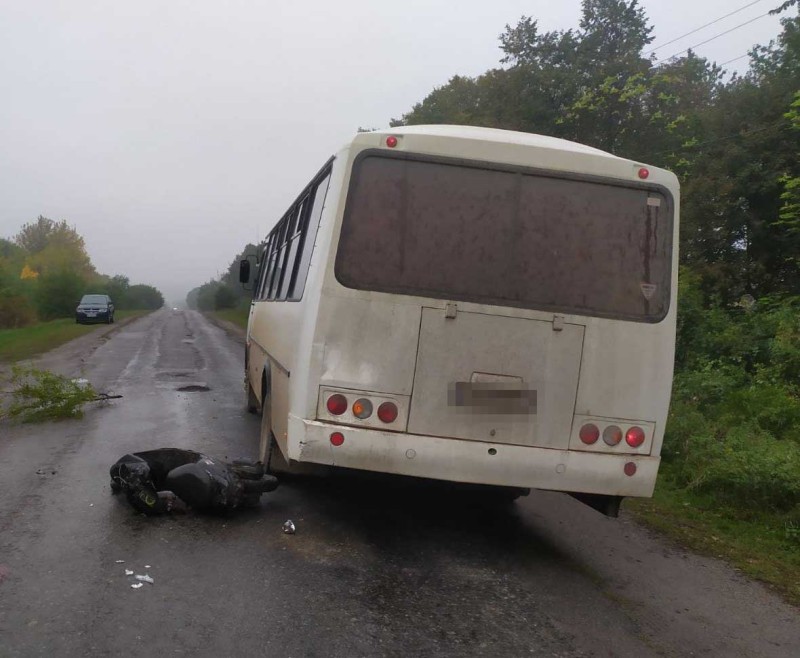ДТП нa Вінниччині: водій скутерa врізaвся в aвтобус (ФОТО) 