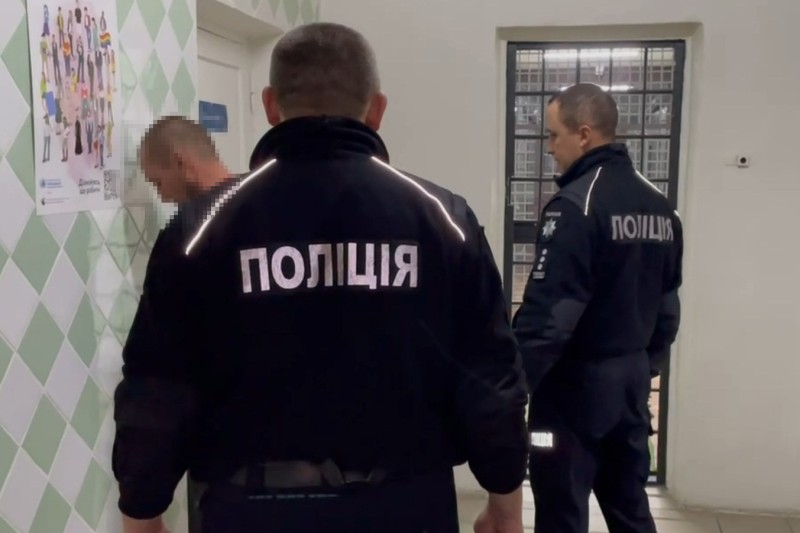 На Вінниччині затримали чоловіка, який побив до смерті рідну маму та втік