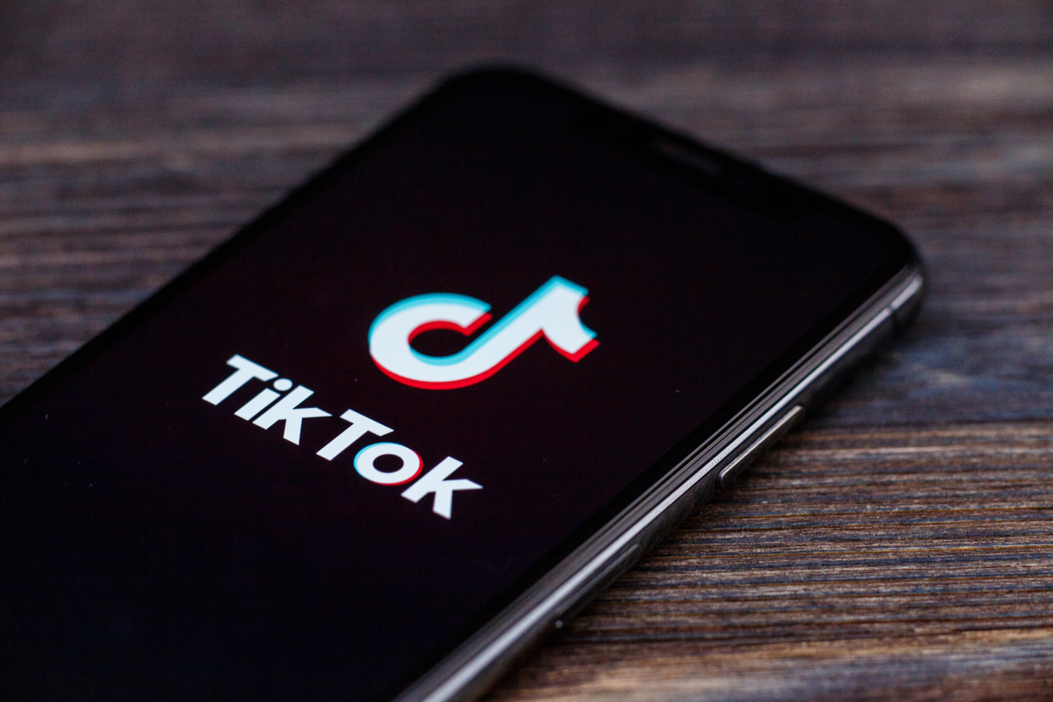Тіньове просування: TikTok таємно просуває контент російських пропагандистів