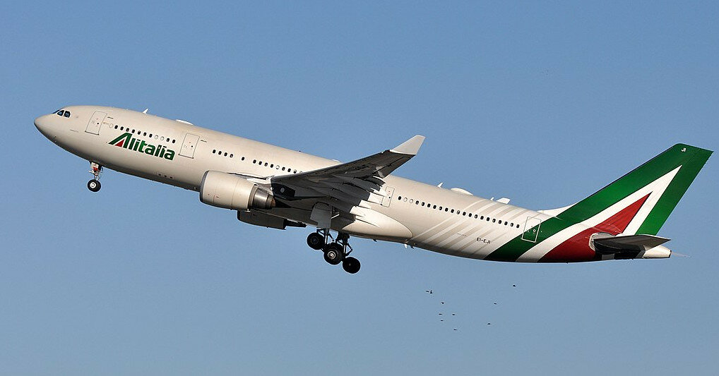 Найбільша авіакомпанія Італії припинить існування