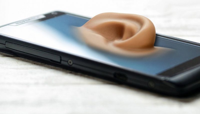 Співробітницю МВС звинуватили у незаконному прослуховуванні дзвінків 