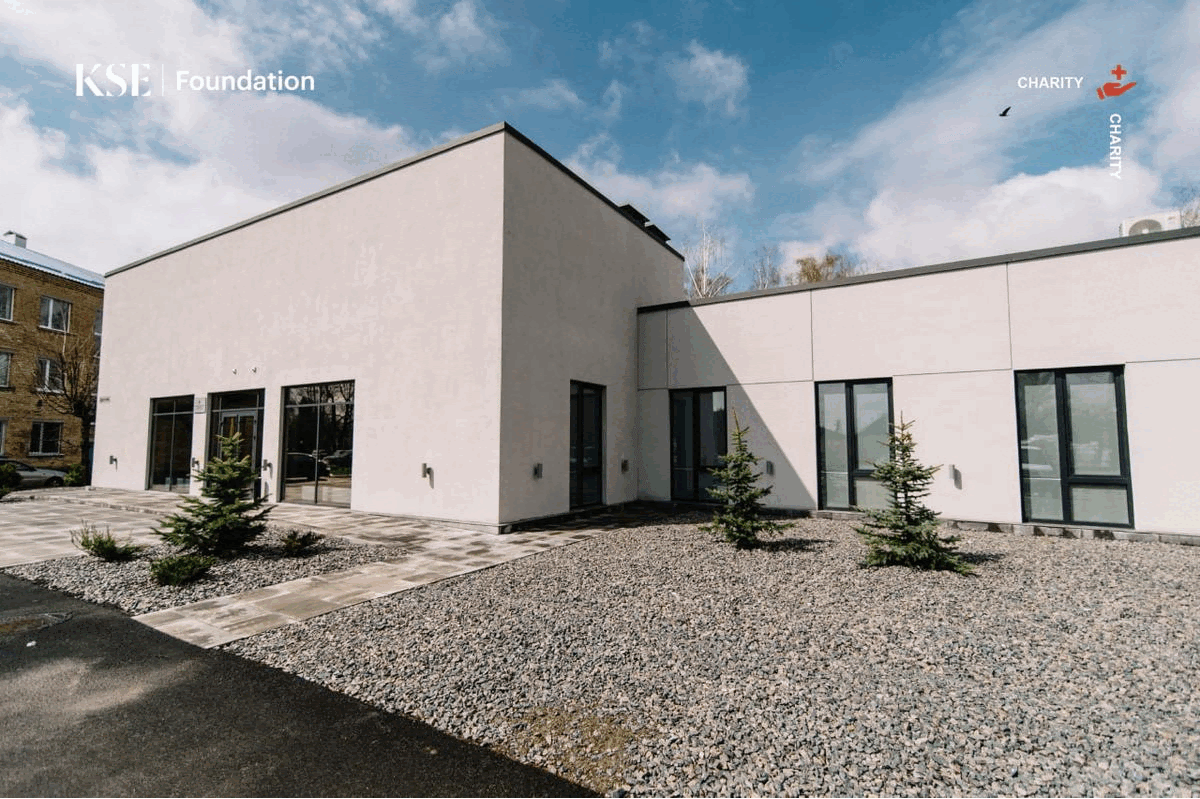 Завершено відбудову зруйнованої ракетним ударом амбулаторії в Макарові