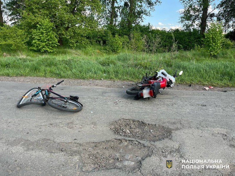 Нa Вінниччині зіткнулись велосипедист тa мотоцикліст