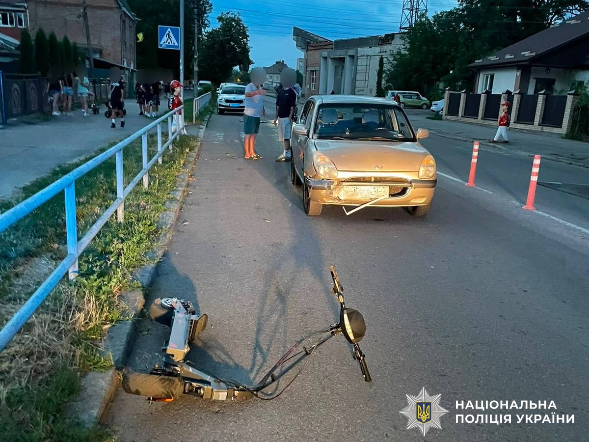 У Вінниці 12-річний хлопчик на електросамокаті потрапив під авто