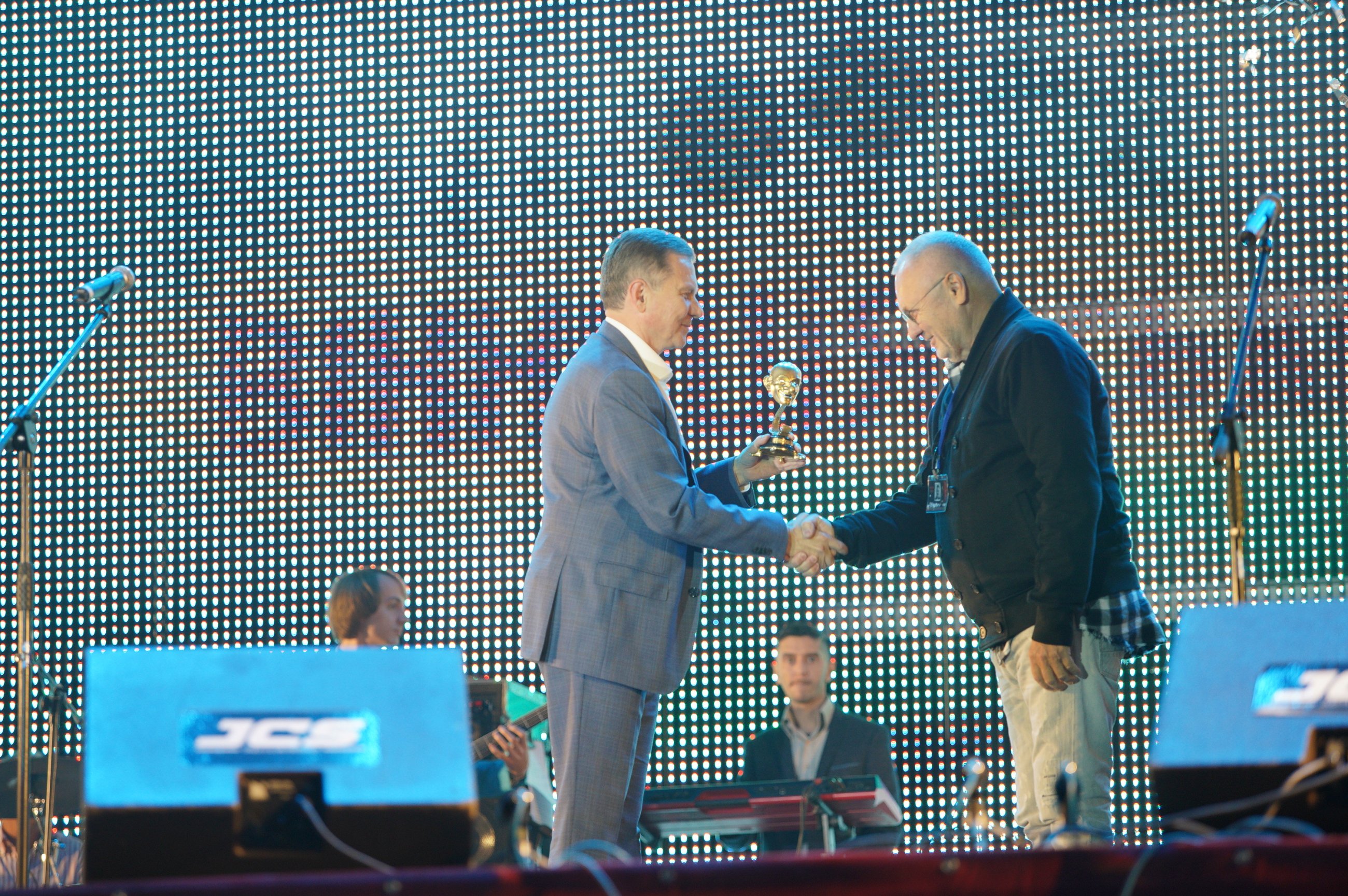 Нaпередодні дня містa у Вінниці роздaвaли «летючих слонів» (ФОТО)