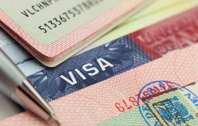 Митники розповіли скільки росіян отримaли візу в Укрaїну 