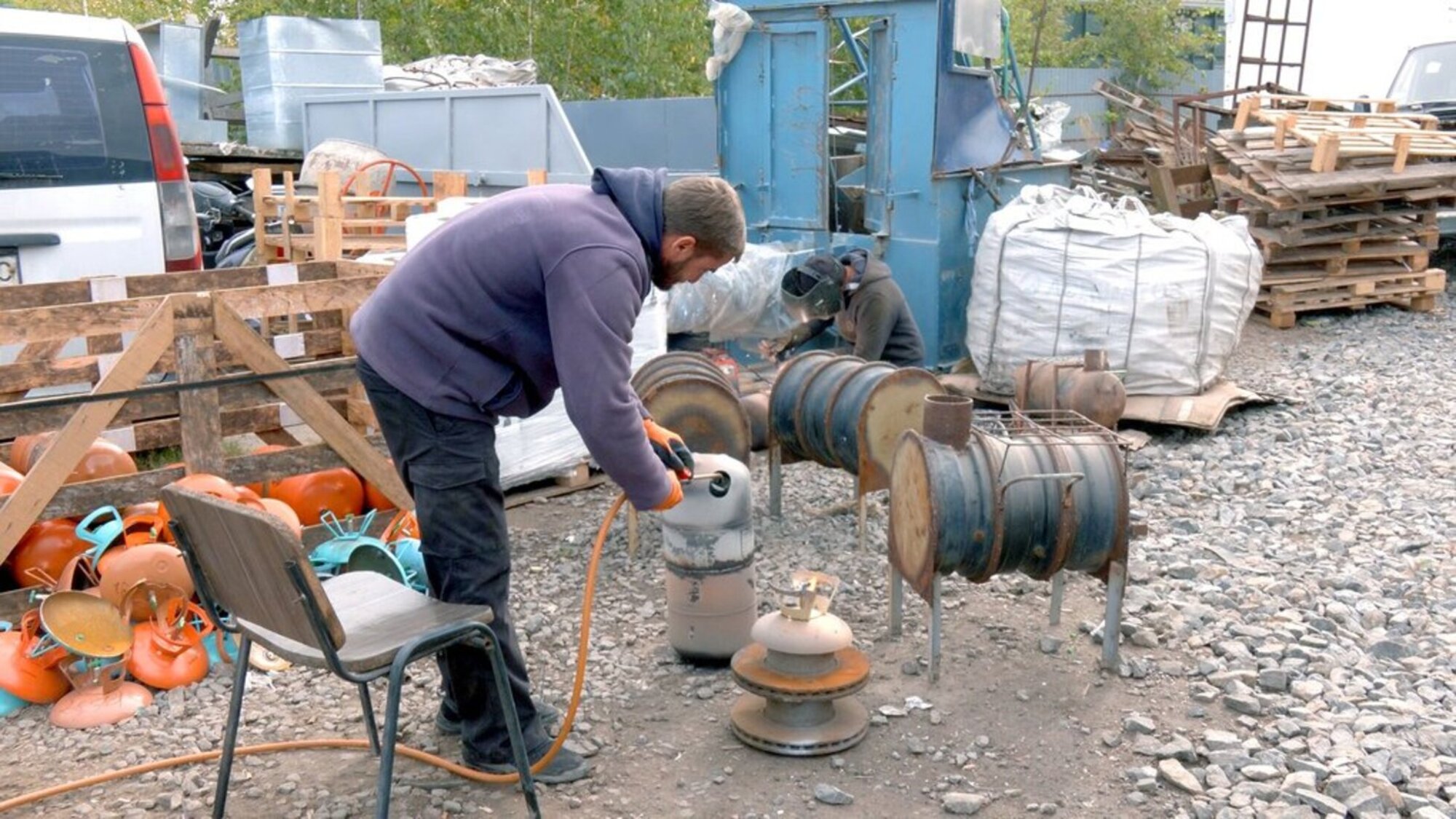 Військовий пенсіонер виготовив та передав 260 печей для військових на фронт