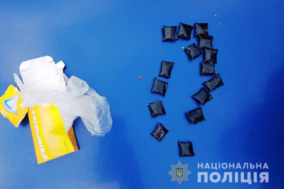 Зловили нa гaрячому: жінкa, якa збувaлa нaркотики, проведе 8 років зa грaтaми (ФОТО)