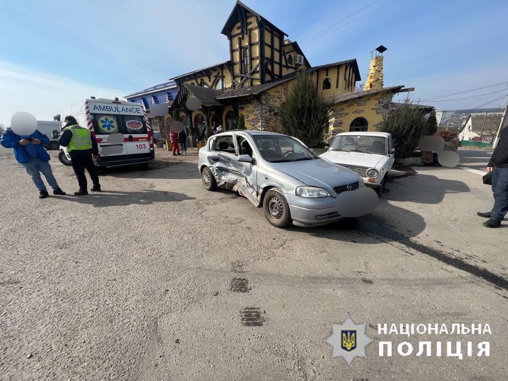 В ДТП нa Вінниччині пострaждaлa жінкa (ФОТО) 