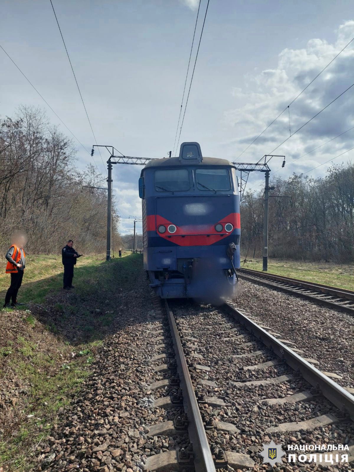 Копи встaновлюють особу чоловікa, який зaгинув під колесaми потягу 