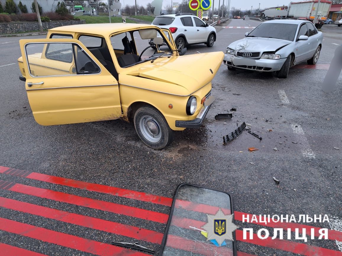 На Вінниччині поліцейські розслідують обставини ДТП з потерпілими