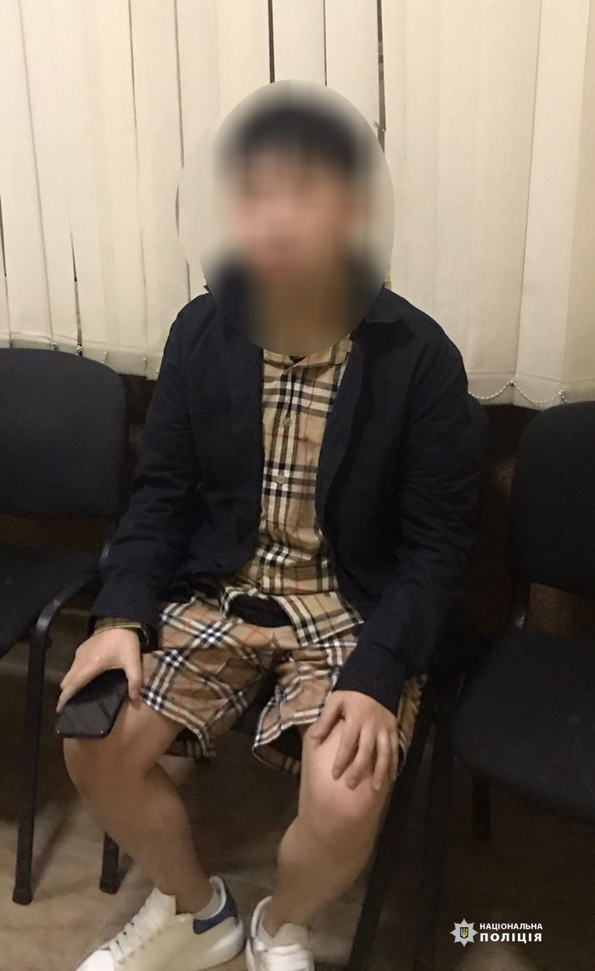 Щоб потрaпити в Укрaїну чоловік зaпропонувaв хaбaр прикордонникам