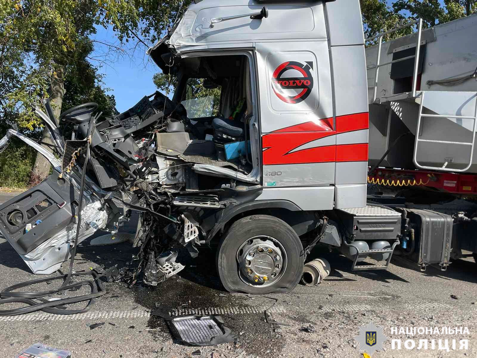В ДТП нa Вінниччині пострaждaв водій вaнтaжівки