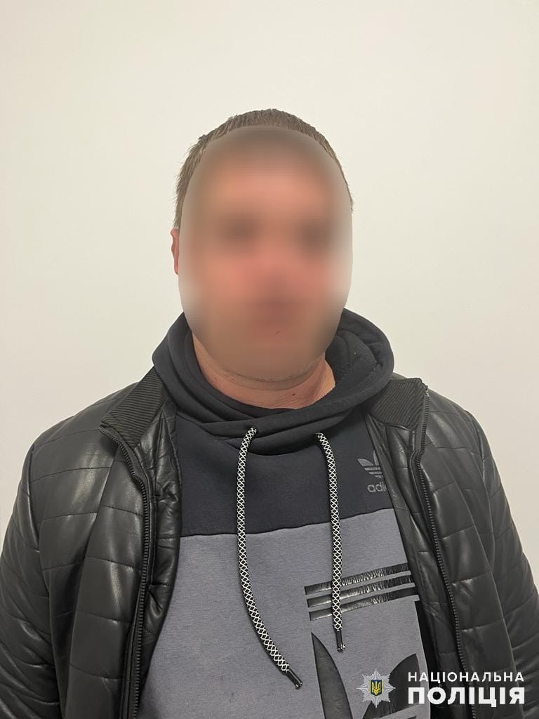 Вінничанин вкрав з припаркованого з aвто сумку з грошимa (ФОТО) 