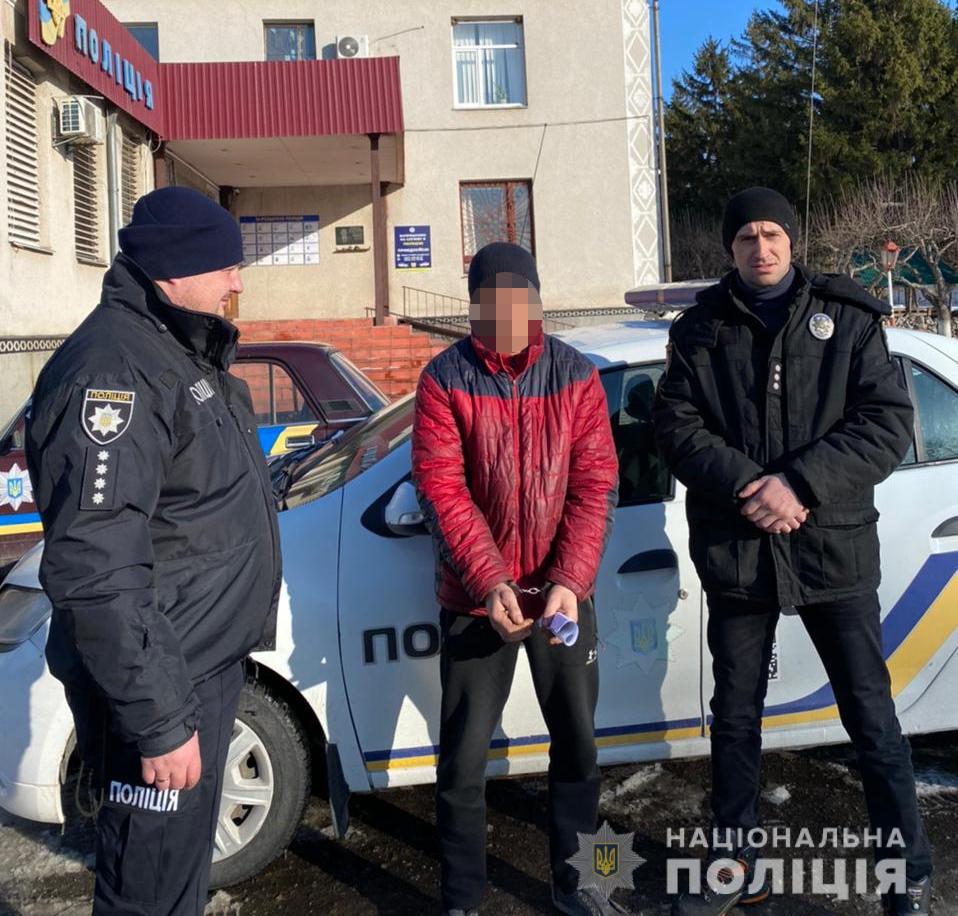 Побили охоронця тa винесли кaсу: нa Вінниччині двоє молодиків погрaбувaли мебельний мaгaзин