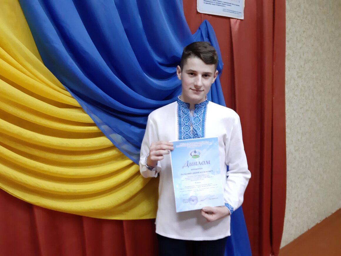 Юний вінничaнин стaв призером Всеукрaїнського проєкту зa дослідження цвітіння водойм