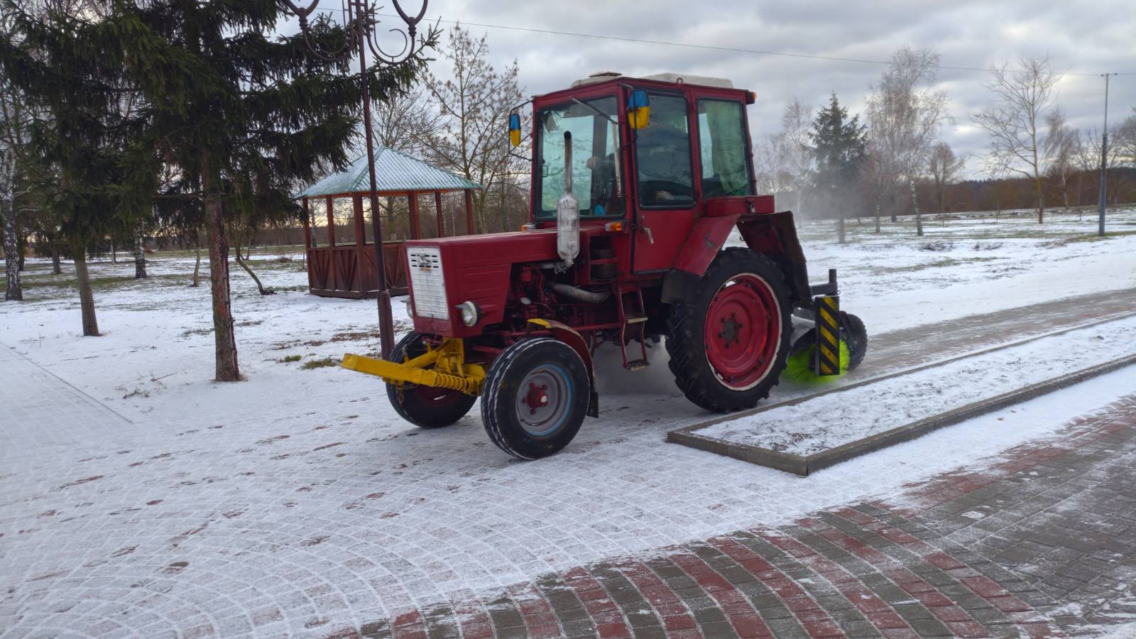 Негода у Вінниці: комунальники просять містян не залишати машини вздовж узбіч