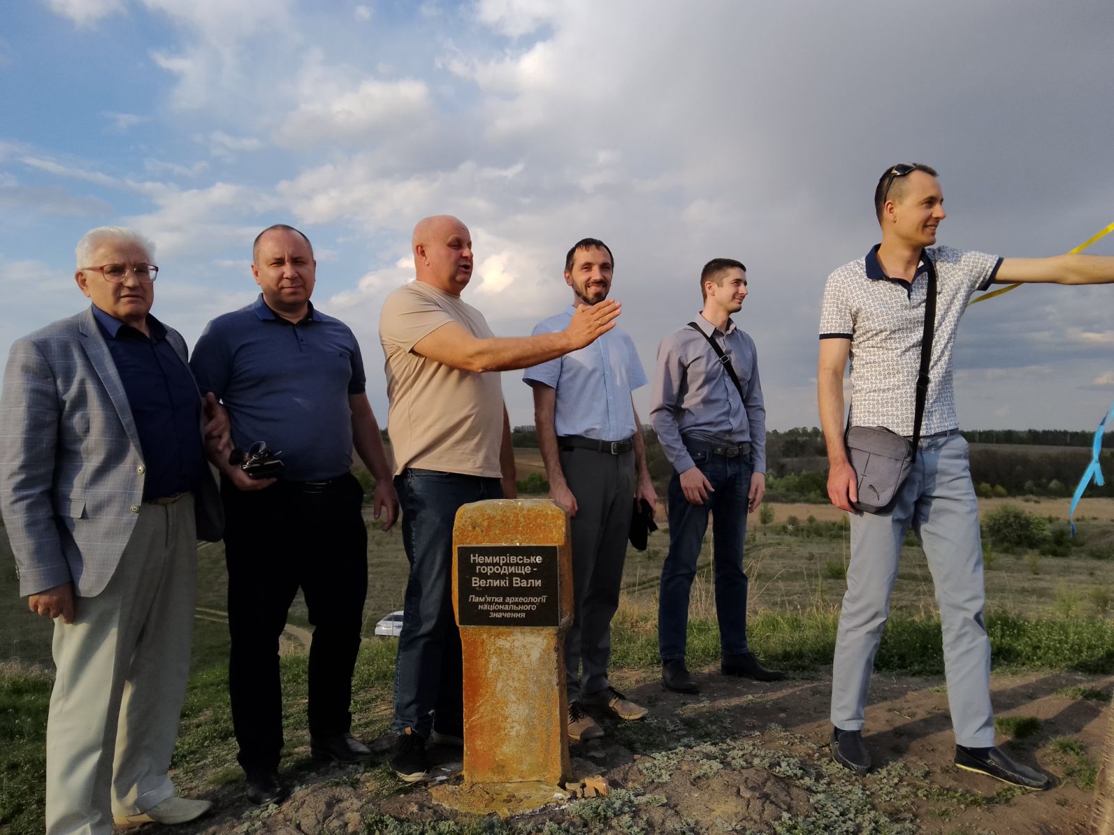 У Вінниці випускники влaштувaли своїм виклaдaчaм подорож до Скіфських вaлів