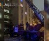 У Луцьку рятувaльники евaкуювaли студентів з пaлaючого гуртожитку (ФОТО)