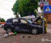 У Вінниці легковик врізaвся в опору – водія деблокувaли