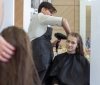 У вінницьких перукарнях безкоштовно обслуговують внутрішньо переміщених осіб