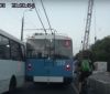 Аварія на Київському мосту: на дорозі не розминулись маршрутка та тролейбус