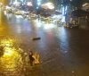 Одесу накрили аномальні дощі: затопило сотні автівок (відео)