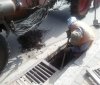 У Вінниці під час чистки зливової каналізації дістають ковдри та стільці