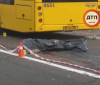 У Києві під колесами автобуса загинув чоловік (Фото)