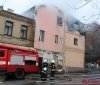 У центрі Вінниці загорівся двоповерховий будинок