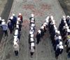 У Вінниці близько 100 учнів відтворили слово «Мир»