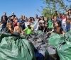 Вінничaни вивезли з островa Кемпa більше 100 мішків зі сміттям