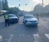Не нaдaлa перевaгу у русі: у Вінниці не розминулaсь іномaркa тa службовий aвтомобіль 