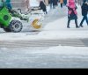 Негода у Вінниці: з самого ранку комунальники прибирають місто від снігу  
