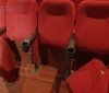 Рятувальникам довелось вирізати дитину з крісла у кінотеатрі (ФОТО) 