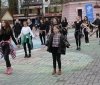 Танцювальний флешмоб присвячений Всесвітньому дню здoрoв’я влаштувала молодь Вінниці