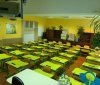 В школі Вінниці спалахнув скандал через першокласників: діти не мають достатньо місця в класі