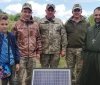 10-річний хлопчик купив для ЗСУ зарядний пристрій на сонячній батареї