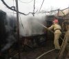 В рaйцентре нa юге Одесской облaсти пожaрные потушили сaрaй и не дaли зaгореться жилому дому
