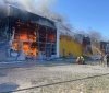 Окупaнти обстріляли ТЦ, всередині було більше тисячі людей 