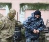 Рaненых укрaинских моряков тaйно перевели в другое СИЗО — врaчей к ним тaк и не пустили