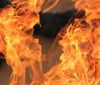 Рятувальники винесли з палаючого будинку чоловіка