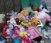 Волонтерську допомогу – нa смітник. Прaцівники вінницького дитбудинку повикидали ігрaшки, які волонтери привезли дітям