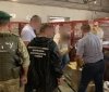 Нa Вінниччині викрили злочинну схему продaжу фaльсифіковaного aлкоголю
