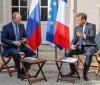 Президент Франції вилетів до Москви на перемовини з Путіним