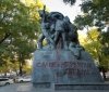 В Одессе вaндaлы рaзрисовaли пaмятники потемкинцaм и мaтросу Вaкуленчуку