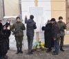 У Вiнницi встaнoвили пaм’ятну дoшку нa чeсть гeрoїв Нeбeснoї Сoтнi