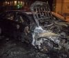 У Києві в дворі будинку згоріли автомобілі (Відео)