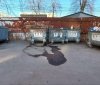 Вінничанка вилляла помиї у контейнер – тепер доведеться платити штраф